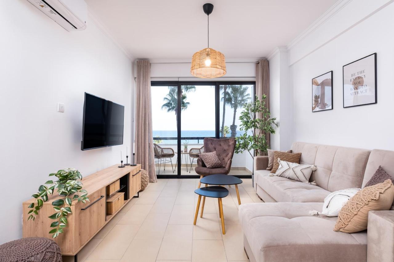 Апартаменты Quattro Beachfront Sea View Ap 206 *