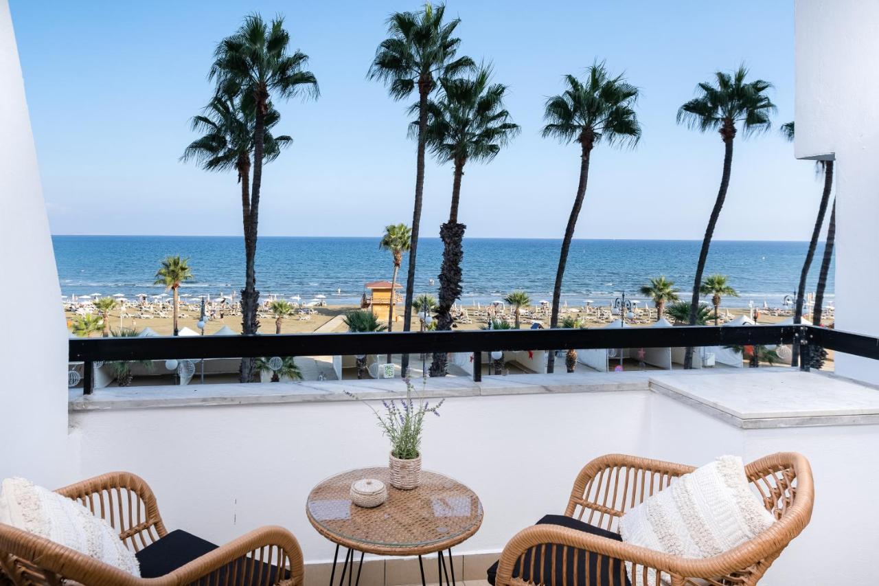 Апартаменты Quattro Beachfront Sea View Ap 206